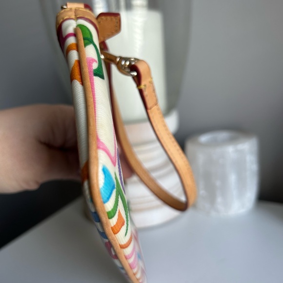 Dooney & Bourke Retro Grafica wristlet - Picture 4 of 8